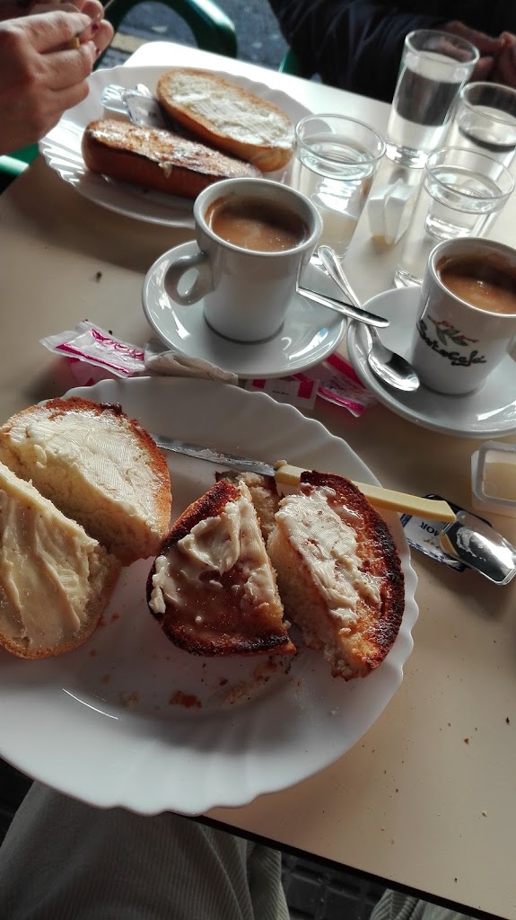Heladeria cafeteria la ria — Comida y bebida