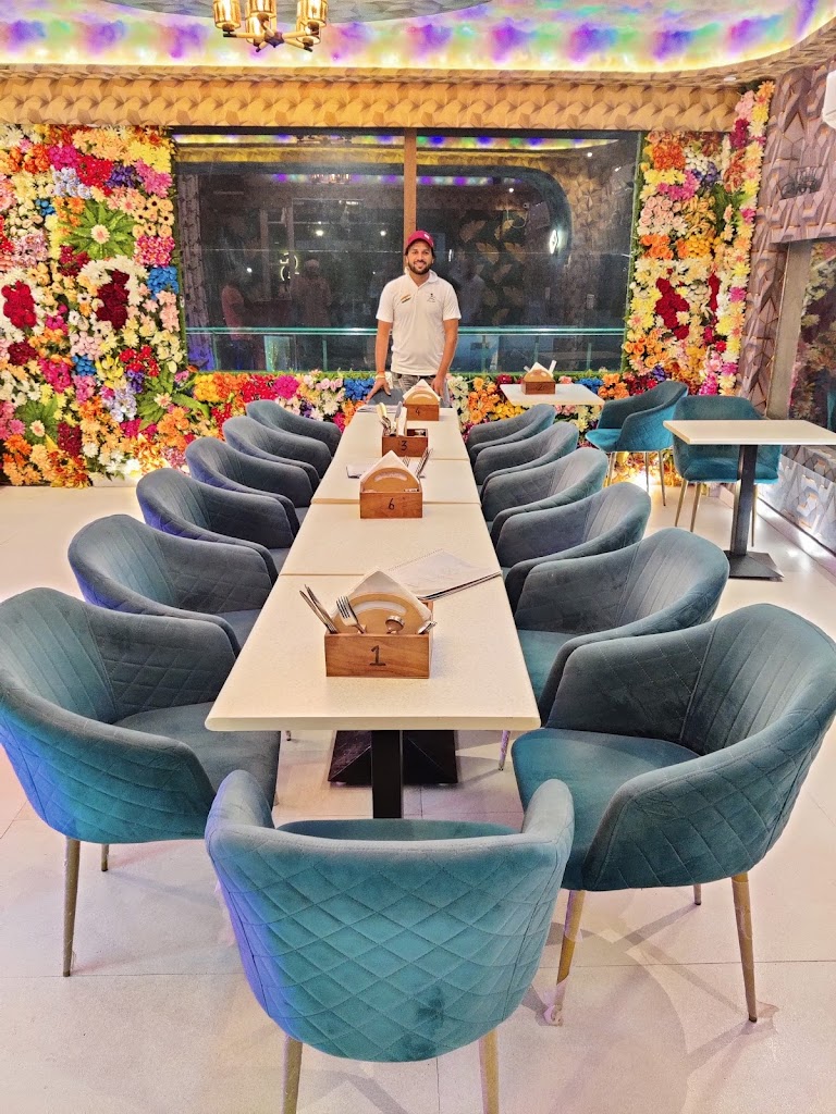 Shiddat47 Restro Cafe Fish Spa