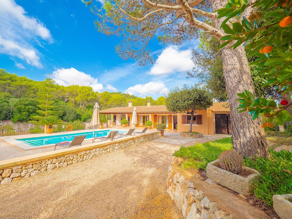 Villa Bell Lloc by Alquilair