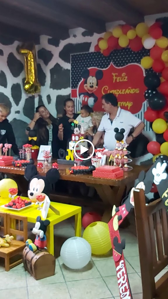 Cafe Bar Emiliano — Videos