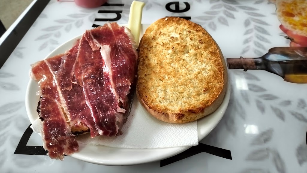 Bar Cooperativa "EL PIPA" — Comida y bebida
