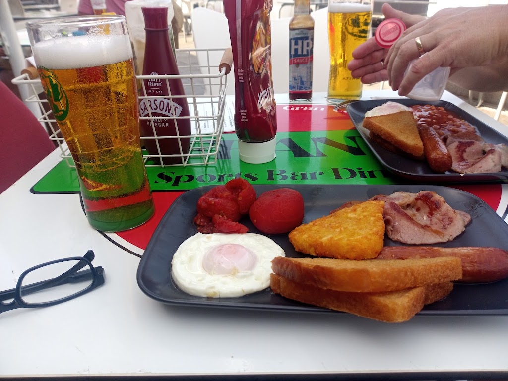 Tiffany's Bar — Comida y bebida