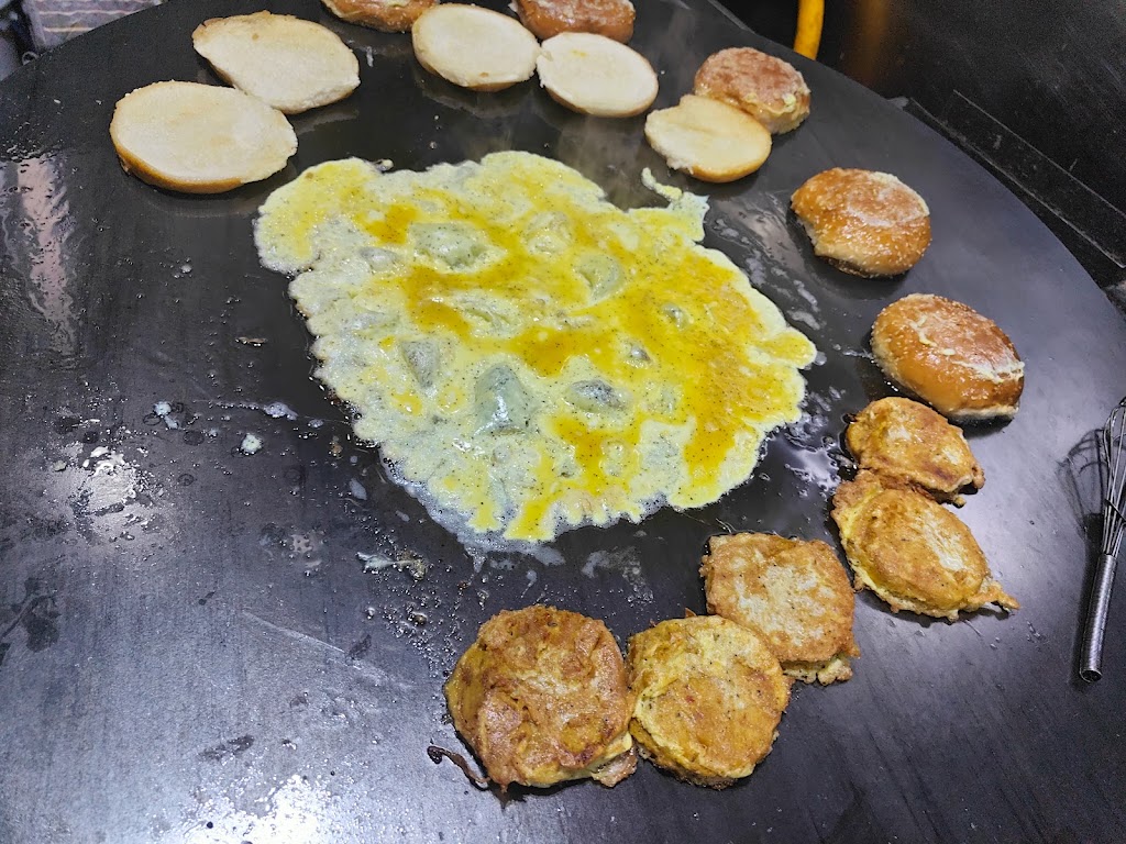 Khan Lahori Chaska & Paan