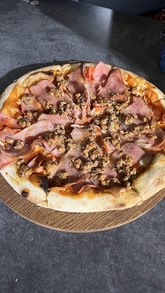 Pizzeria D'Vicio — Pizza