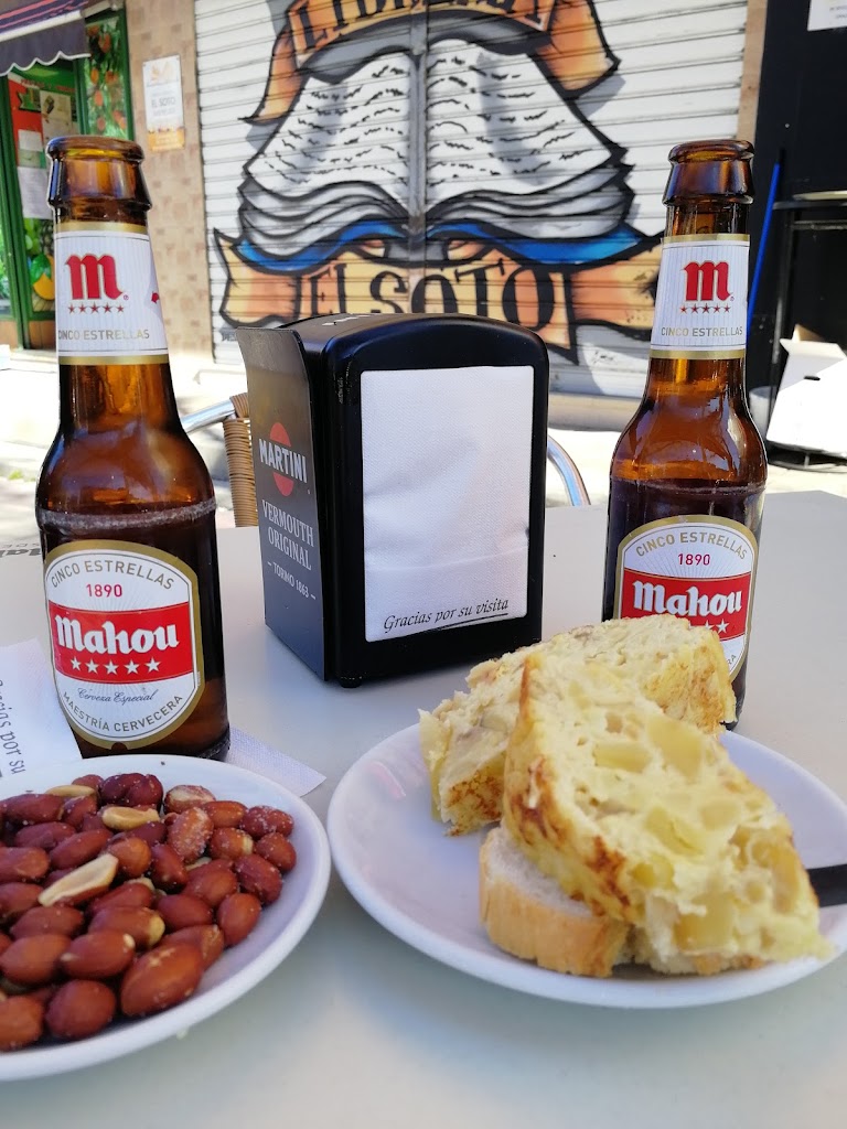 Bar Los Alamos — Comida y bebida