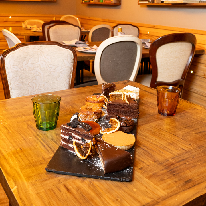Alcaravea Alcala de Henares — Comida y bebida