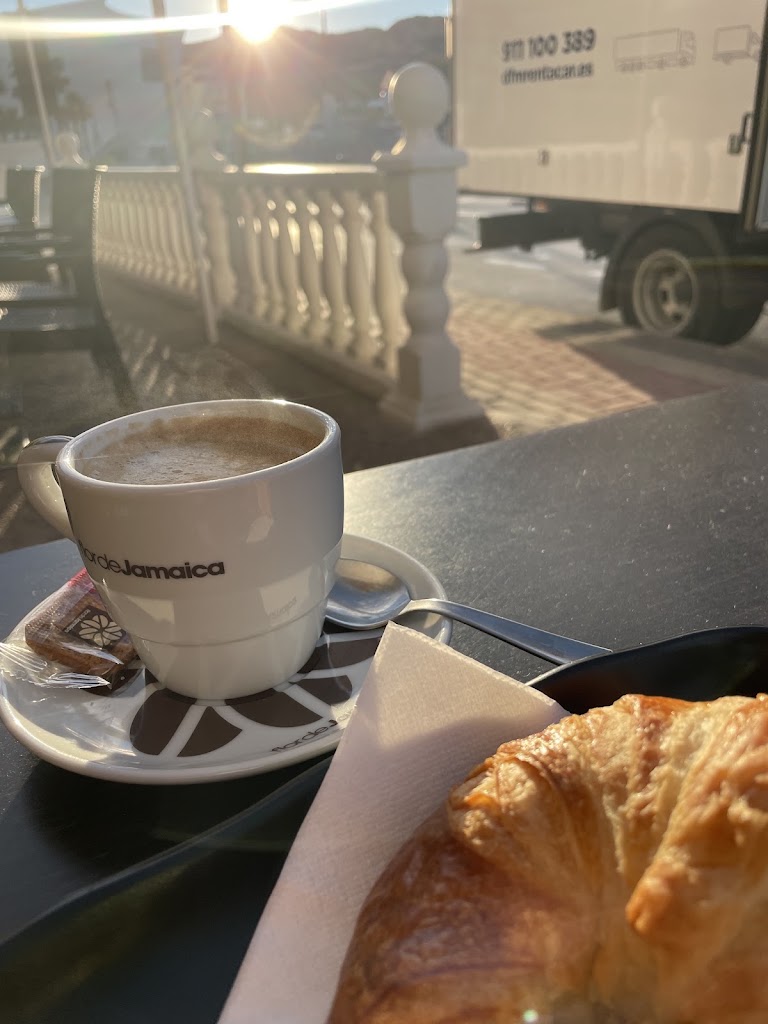 SamSam Bar Cafeteria — Comida y bebida