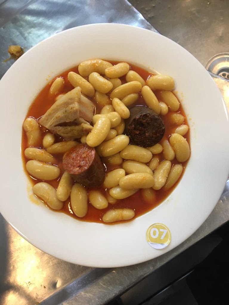 Restaurante La Consistorial — Comida y bebida