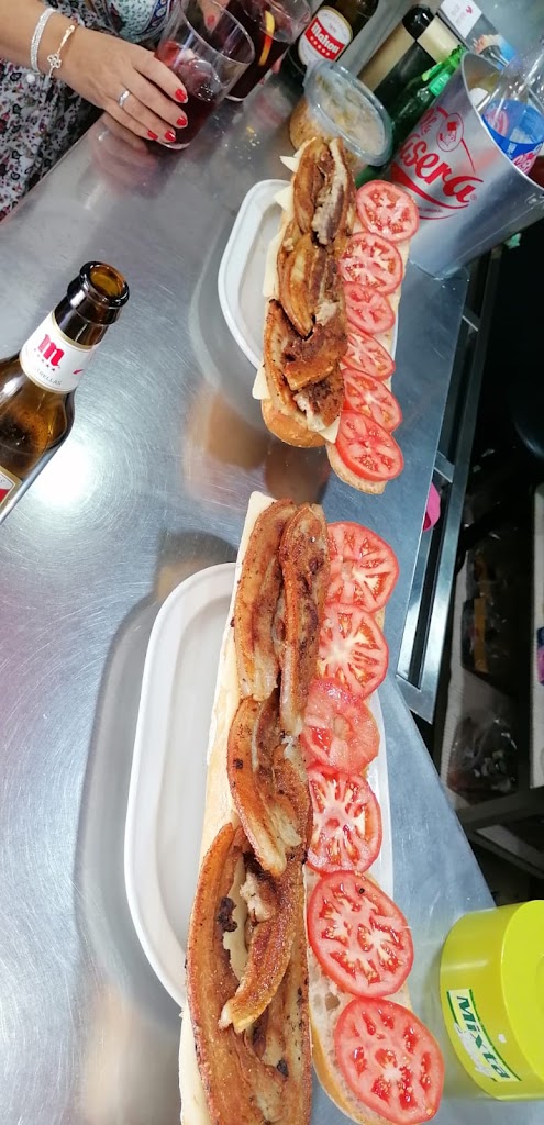 Las Tres Ninas — Comida y bebida