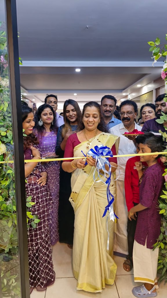 Glow Mirror Family Salon Makeup Studio