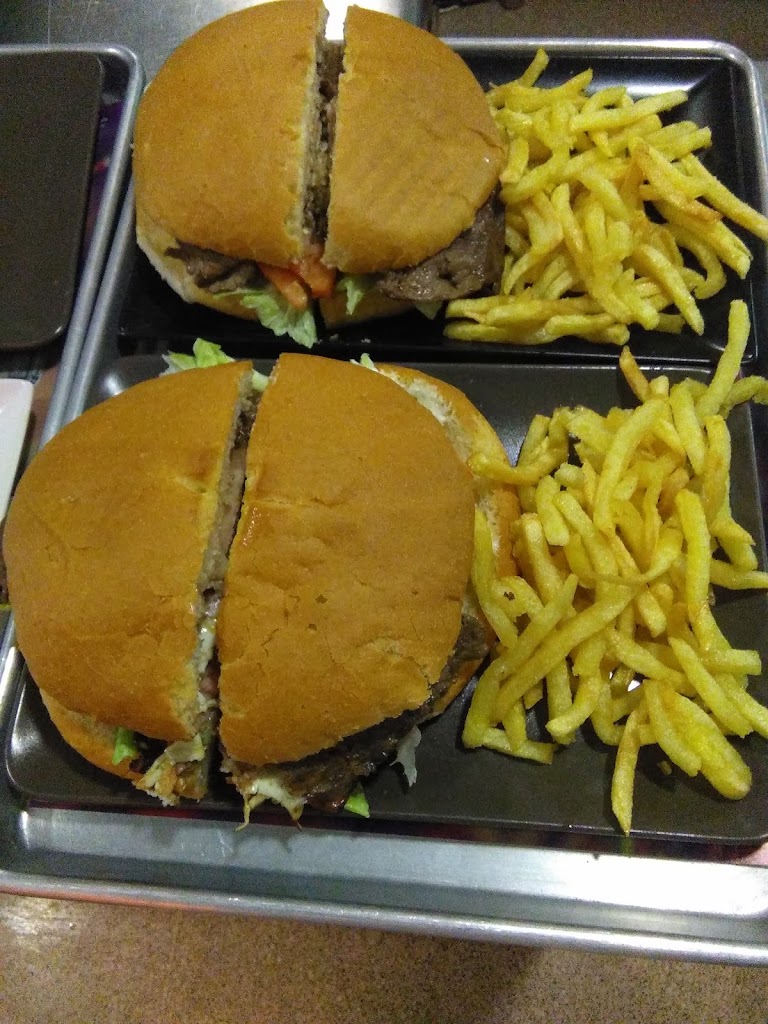 Metro Burguer Cerveceria, Tapeo, Menu, Pizzas x metro.Chivitos,Cervezas artesanas. — Hamburguesa