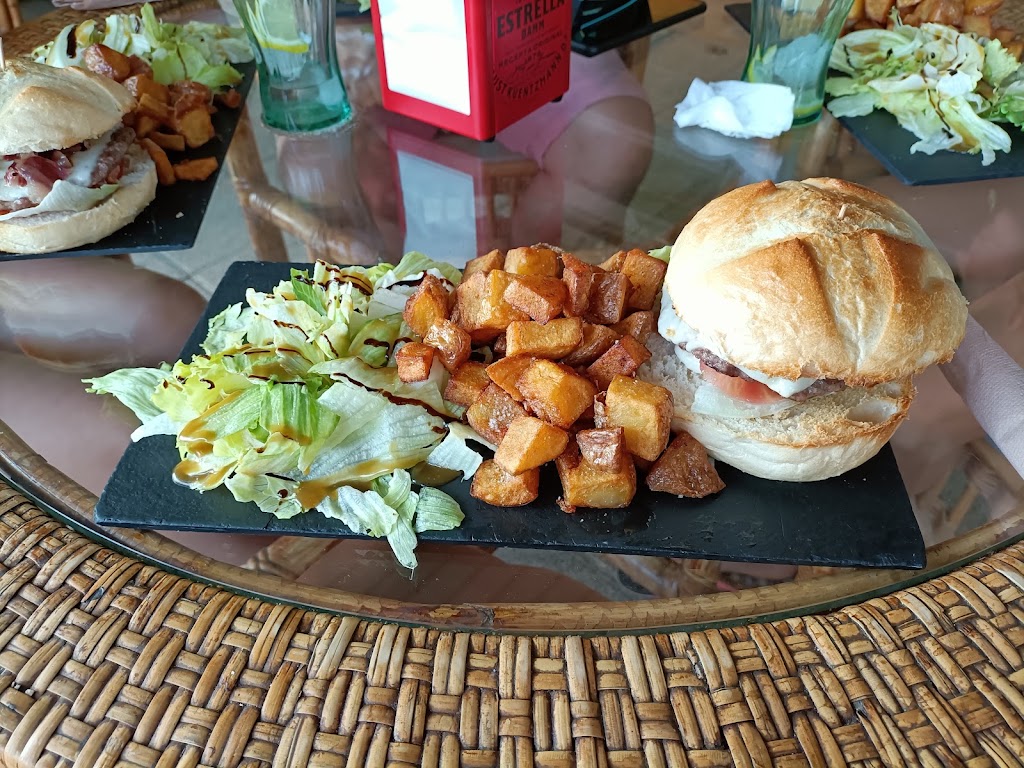 Bambu Bar — Comida y bebida