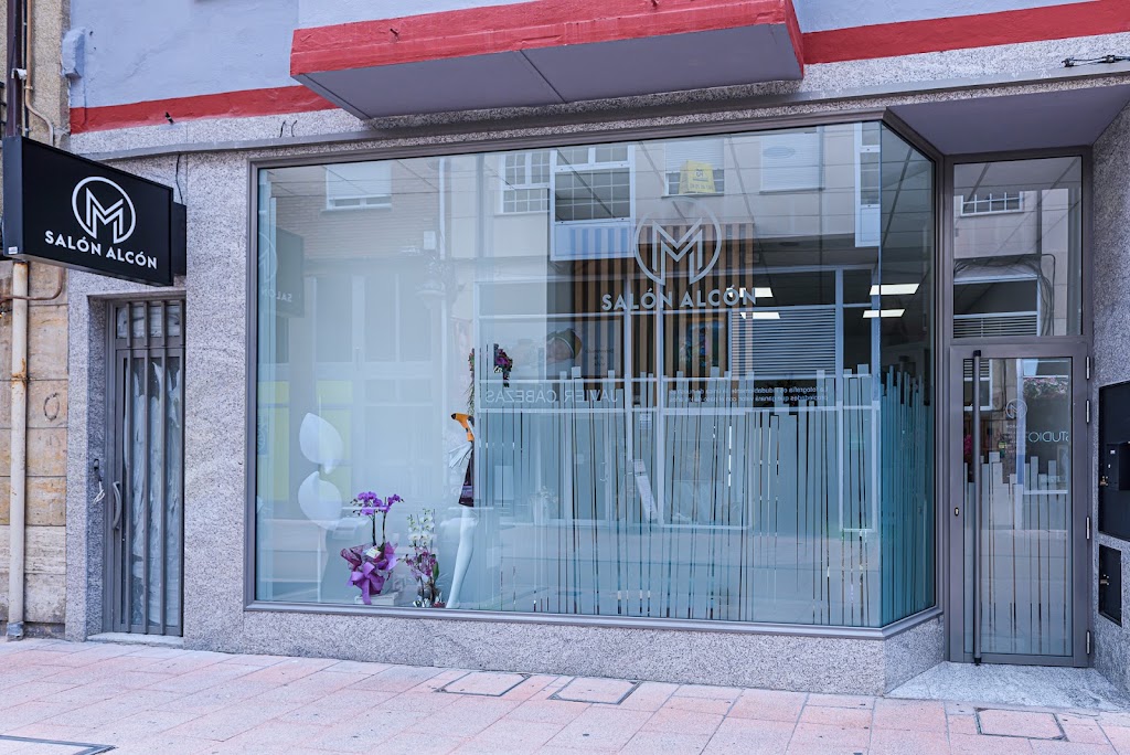 Salon Alcon — Exterior