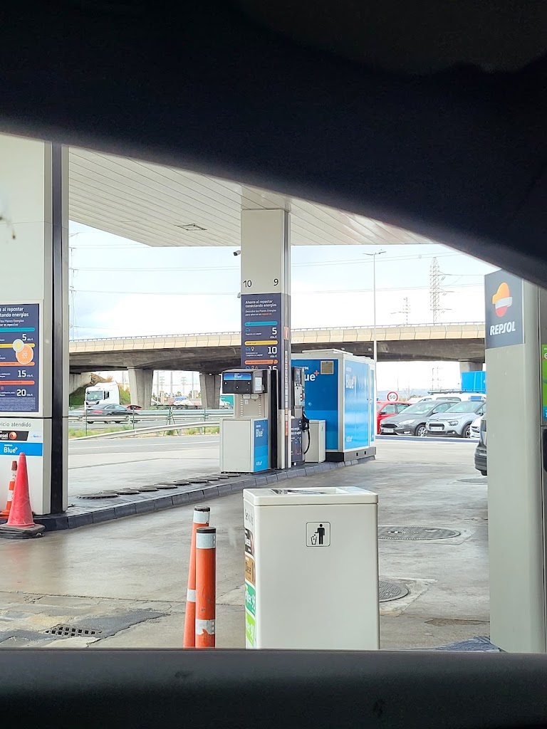 Estacion de Servicio Repsol — Surtidor de combustible