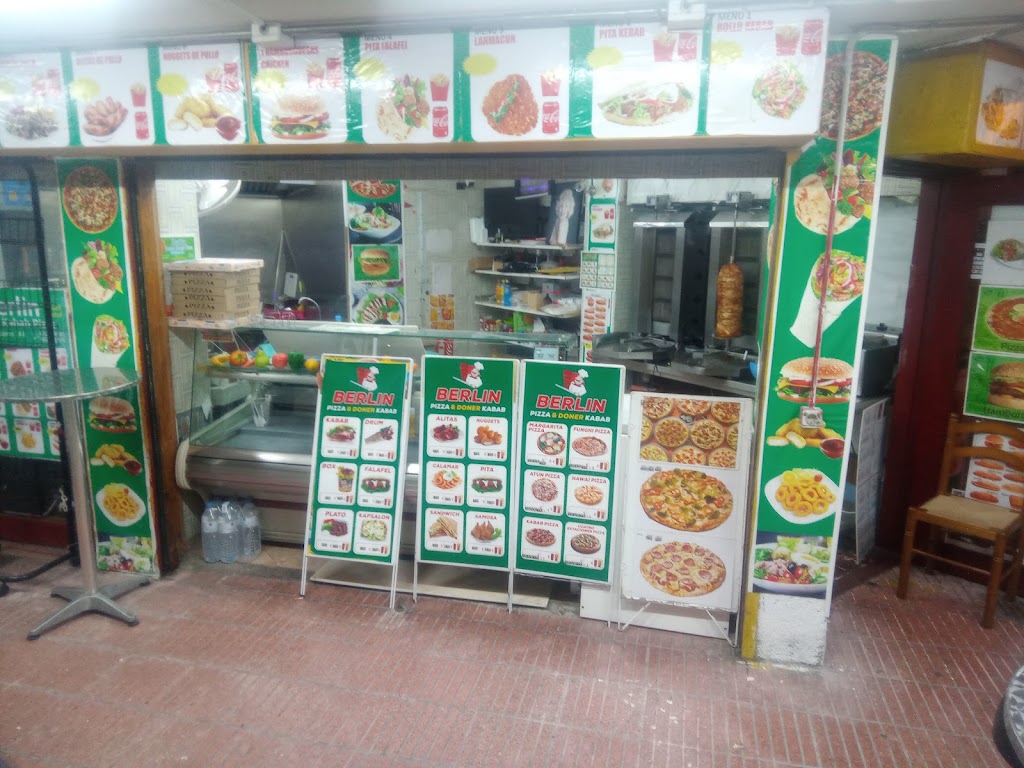 BERLIN PIZZA DONER KABAB — Ambiente