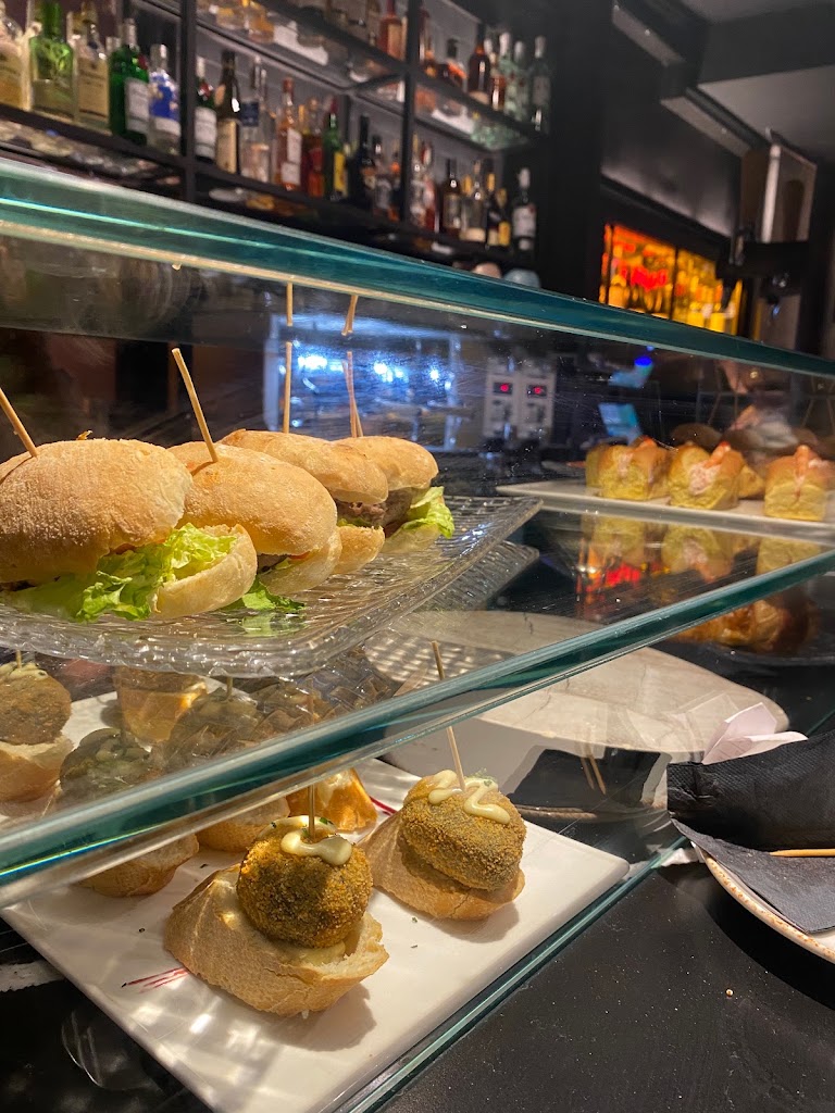 Restaurante La Palma — Comida y bebida
