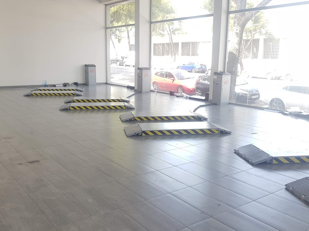 Car Condal Sabadell - Taller Xapa i Pintura — Interior
