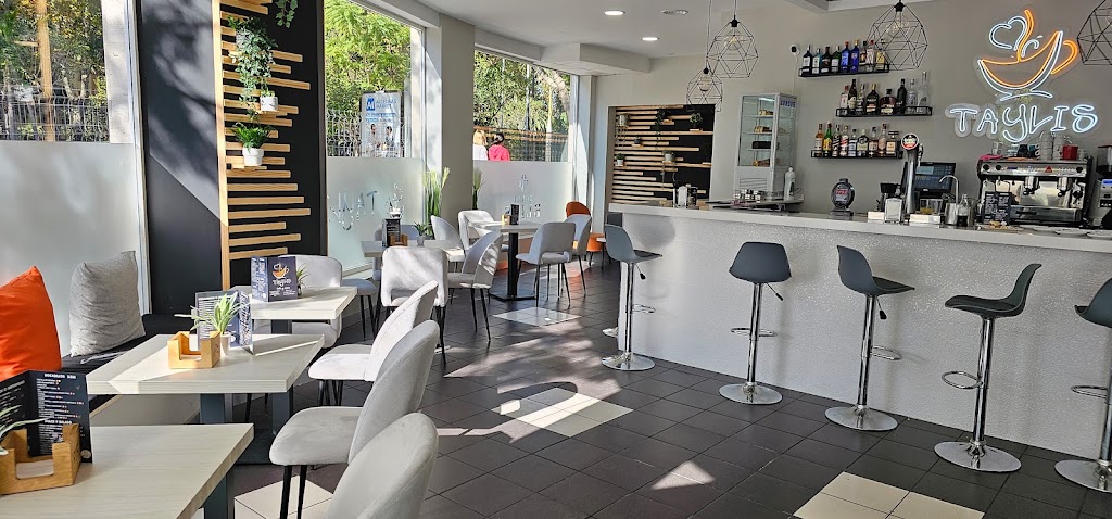 Cafe y Copas TAYLIS — Ambiente