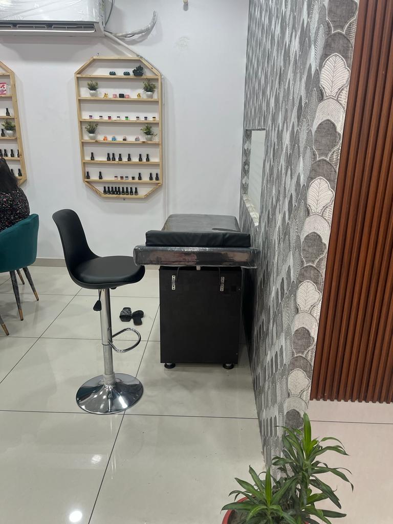 Bella Nails N Lashes