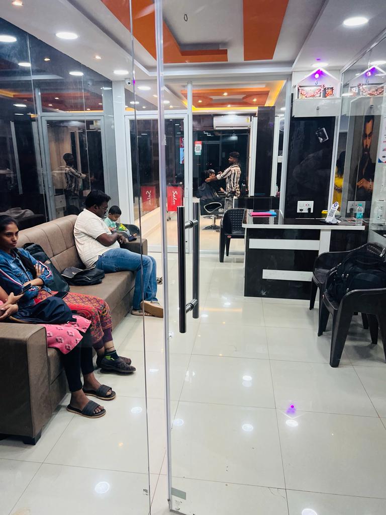 Orange Unisex Salon