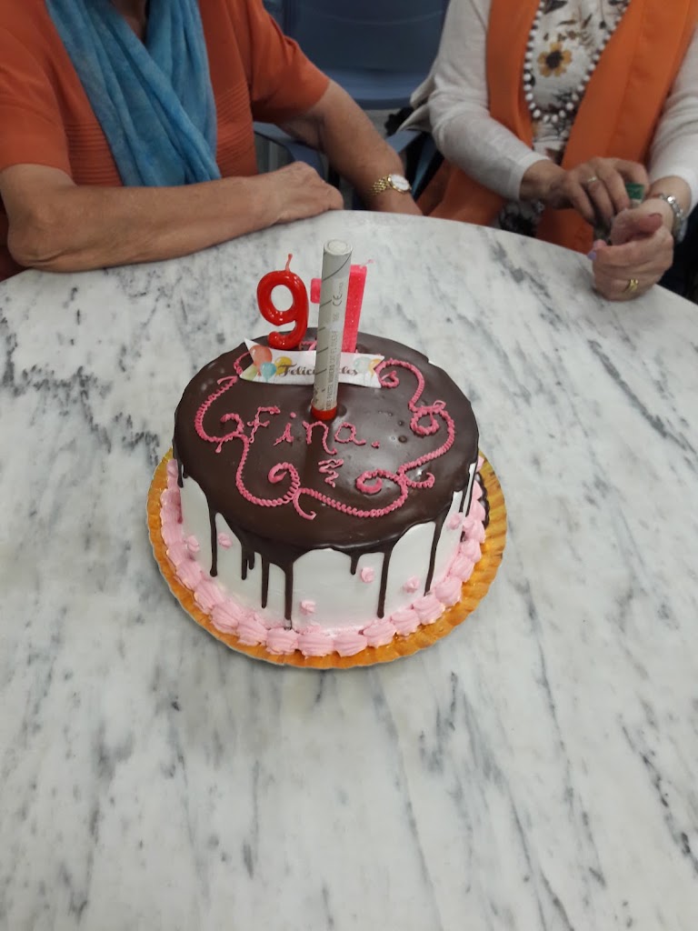 Casal Gent Gran Santa Eulalia — Comida y bebida