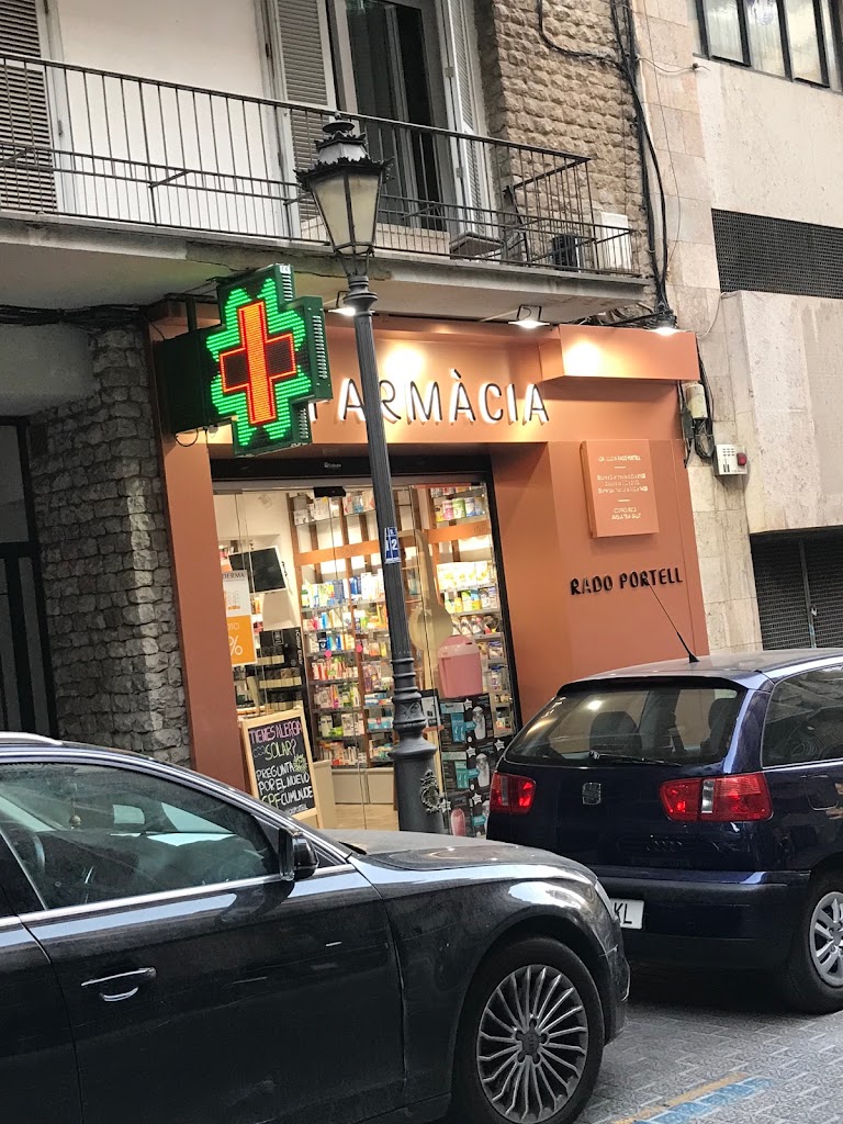Farmacia Llucia Rado Portell — Del propietario
