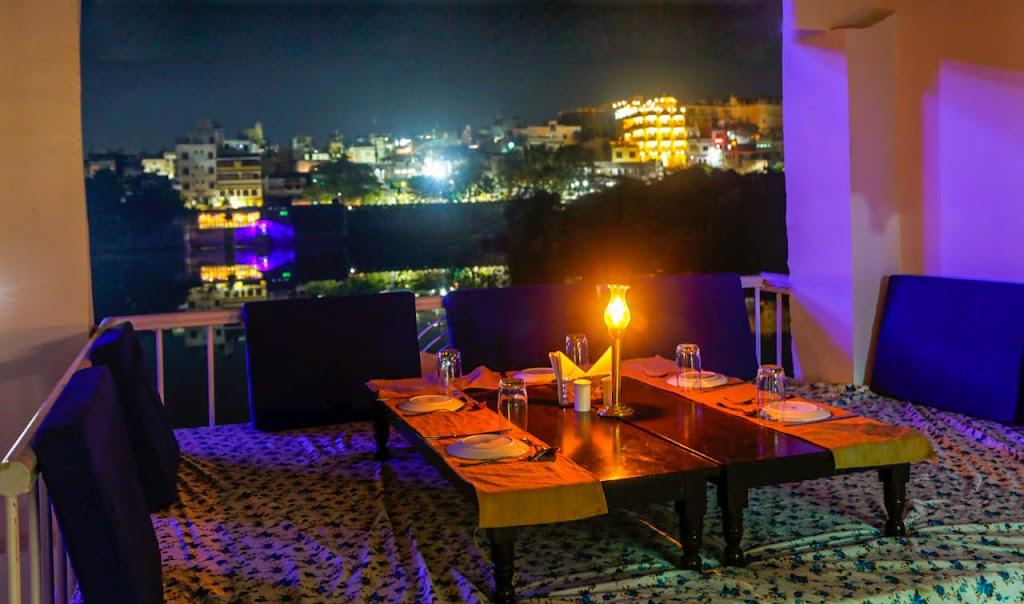 Jajmaan Lakeview Restaurant Hotel