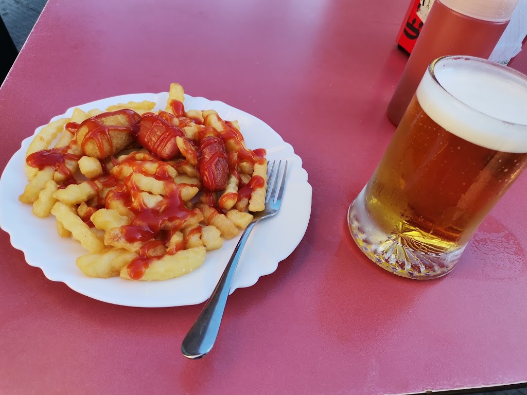 Los Hermanos Bar — Comida y bebida