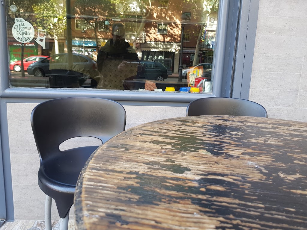 Taberna Hoyal — Ambiente