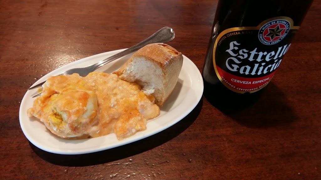 Cafe Bar Ronnie — Comida y bebida