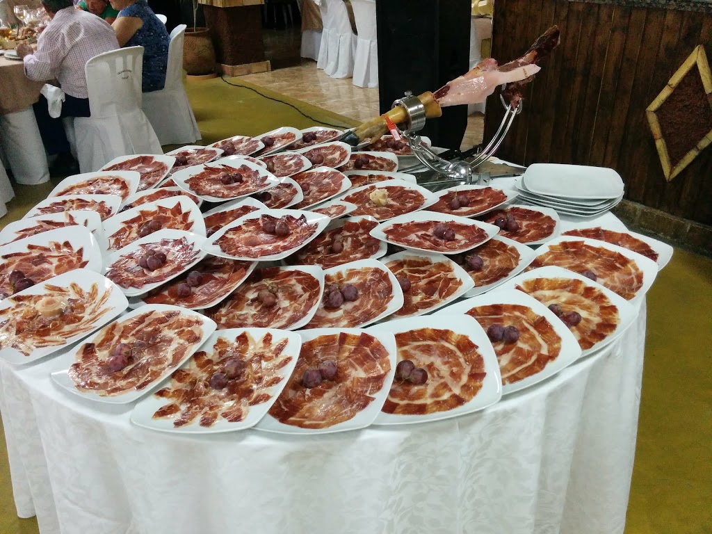 El PARAISO. Salon de Celebraciones — Comida y bebida