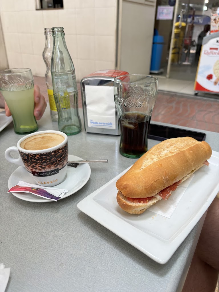 Cafeteria Pasaje - By Run Run — Cafe