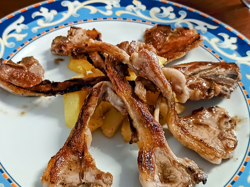 Restaurante La Montanera — Comida y bebida