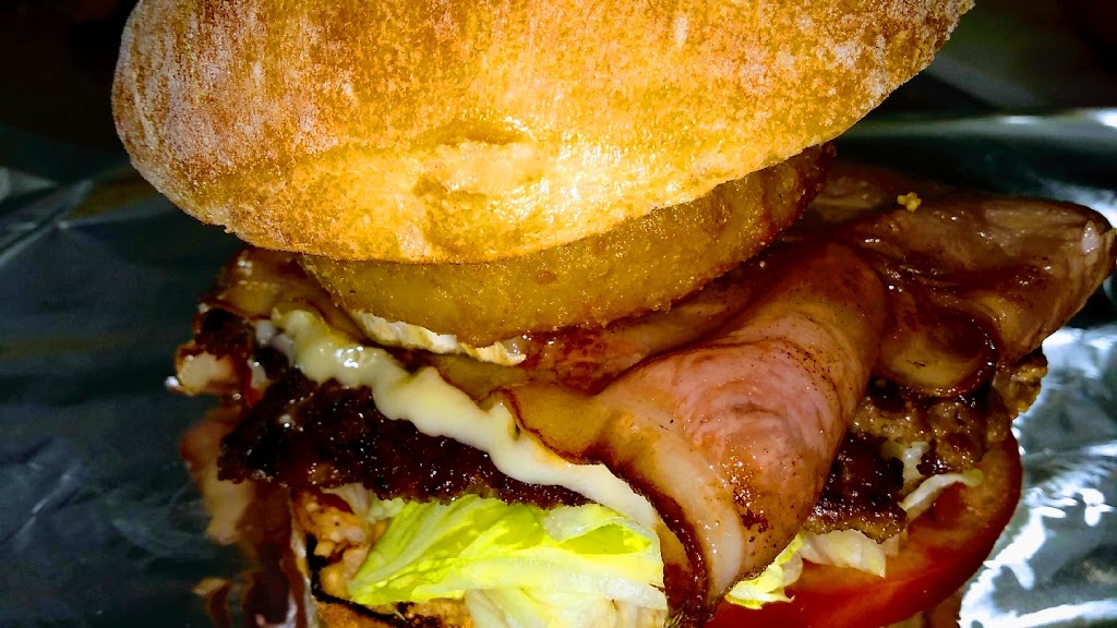 Hamburgueseria La Sucursal — Comida y bebida