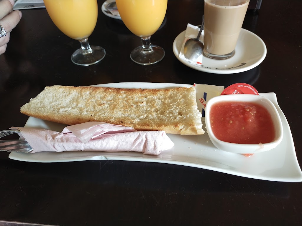 Hotel don angel — Comida y bebida