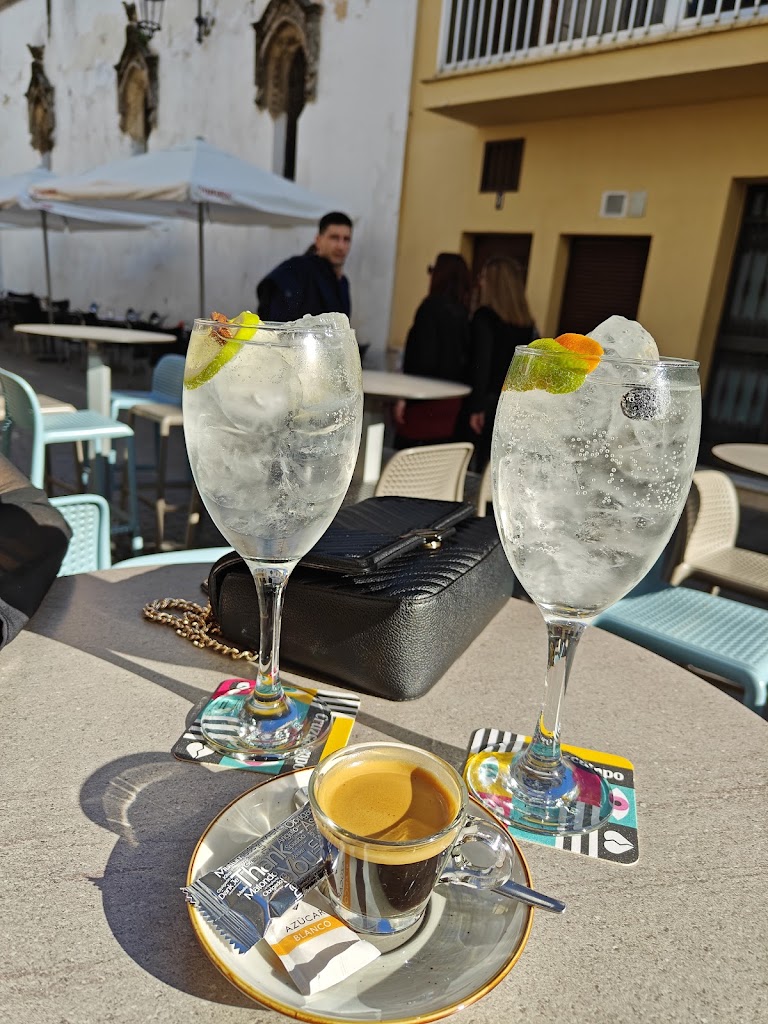 Cocteleria La Juanela Copas — Comida y bebida