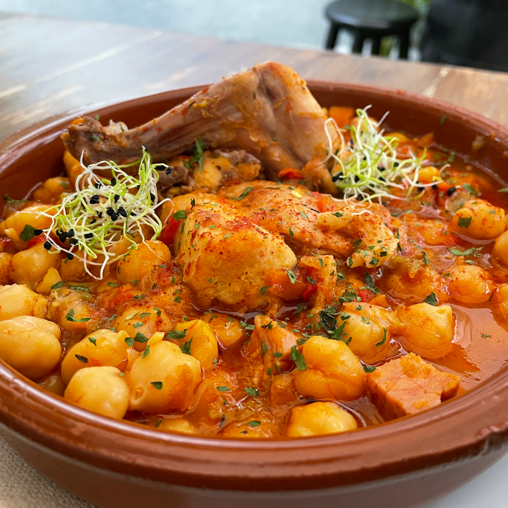 La Abadia Gastrobar & Lounge — Comida y bebida