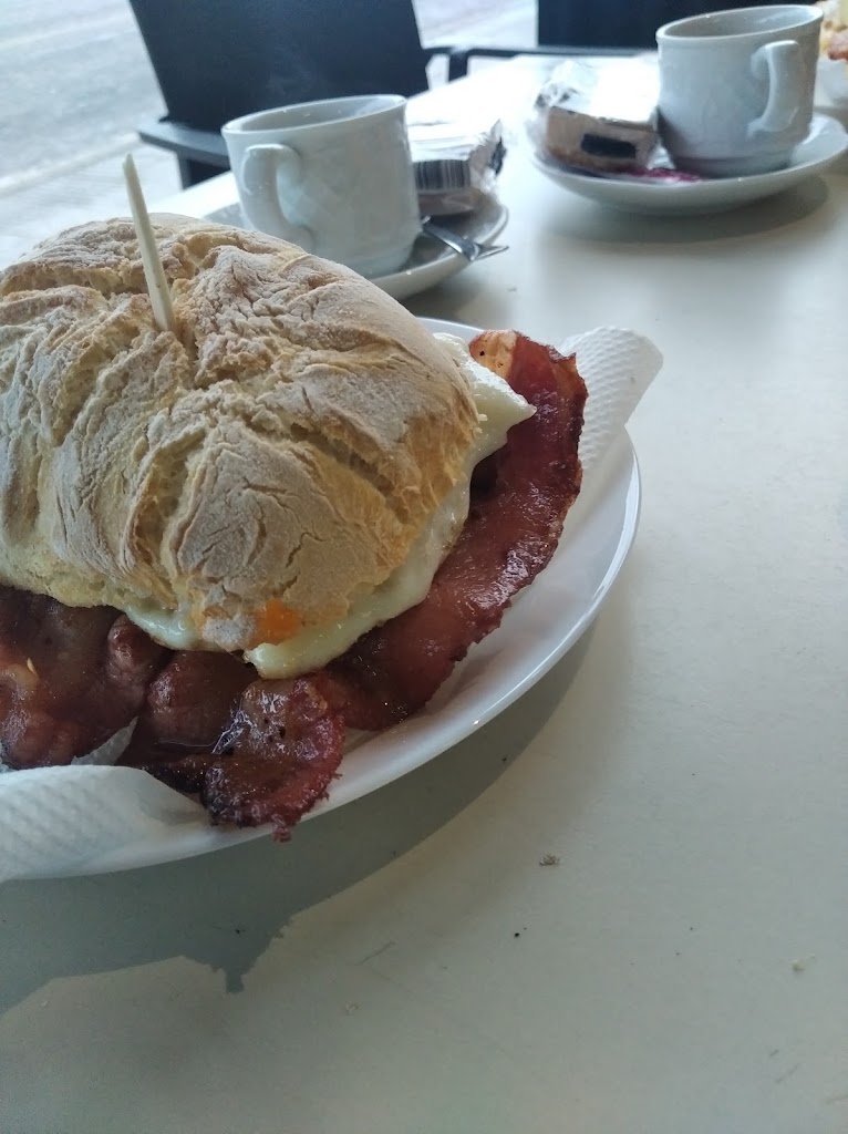Bar La Perla — Comida y bebida