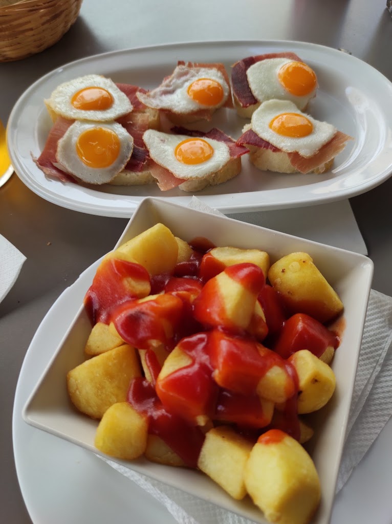Bar Torre del Oro — Comida y bebida