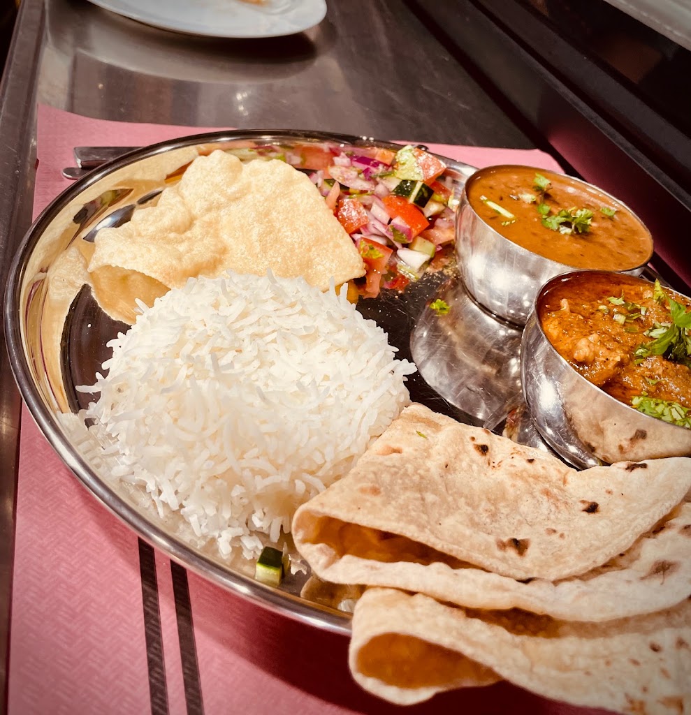 Famosa Samosa — Comida y bebida