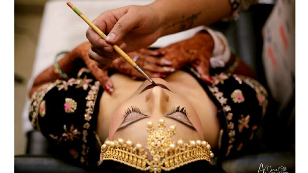 Dazzling Makeup Studio