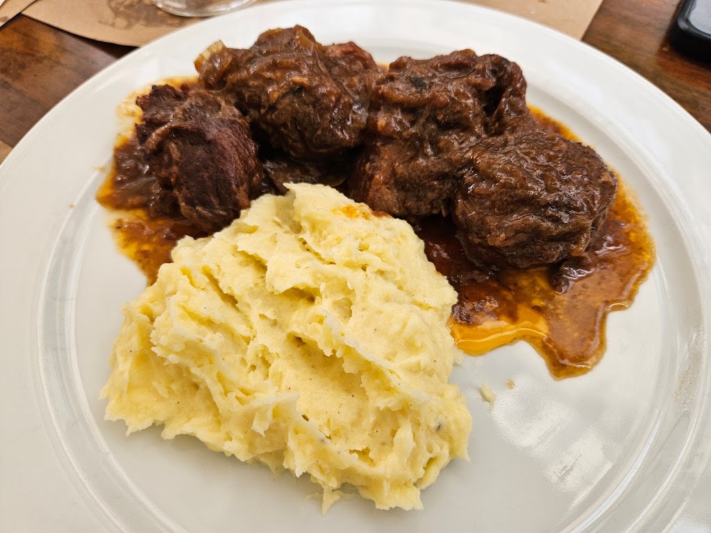 El Yantar — Comida y bebida