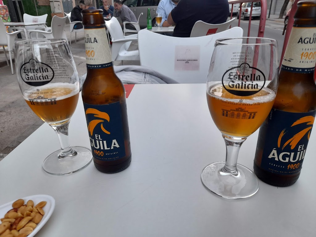 Bar Cerveceria San Rafael — Comida y bebida