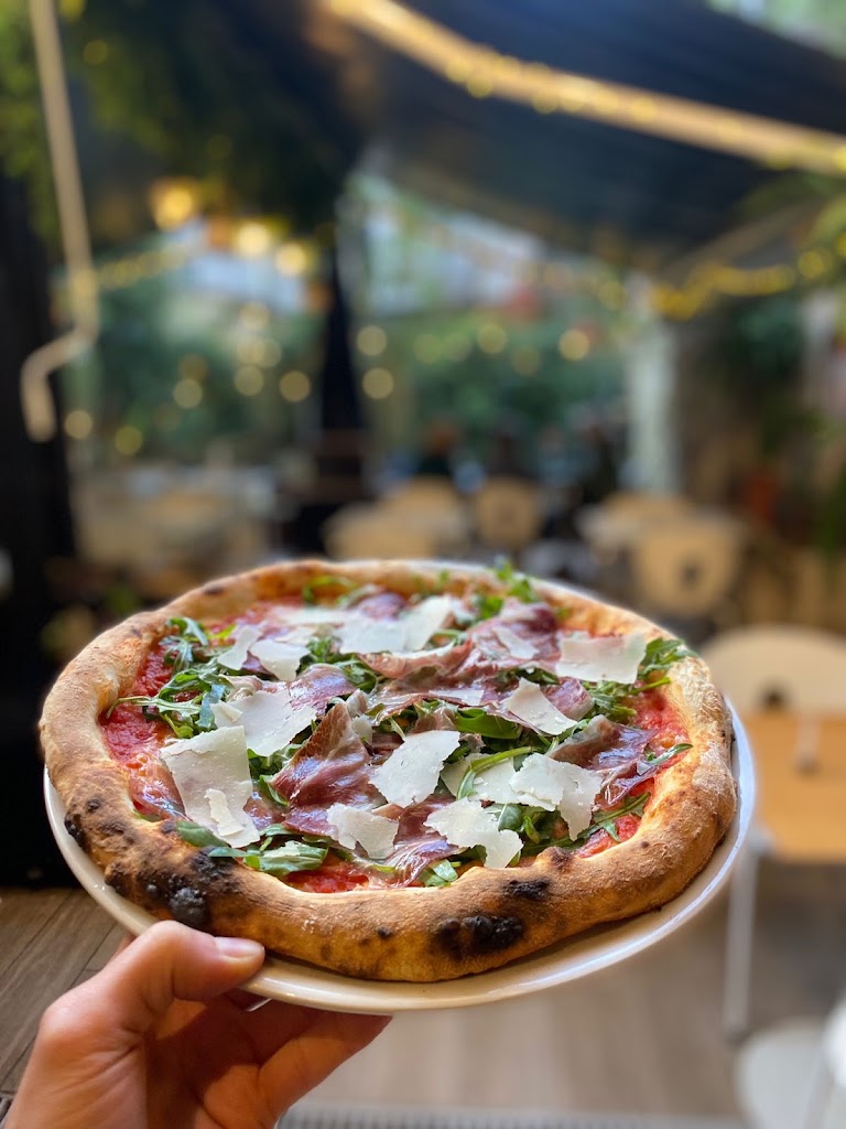 Pazzo pizza 88 — Comida y bebida