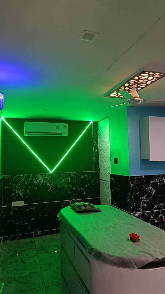 El Skyn Unisex Salon Bridal Makeup Artist In Bareilly Nail Art Parlour In Bareilly