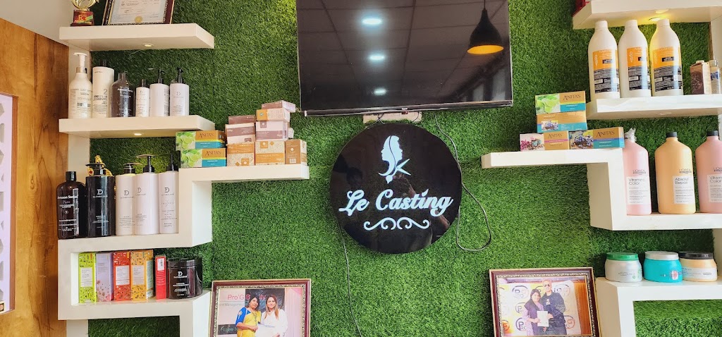 Le Casting Unisex Salon