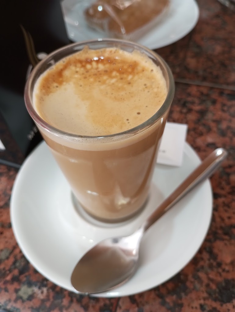 Cafeteria Bar Gonzalez — Comida y bebida
