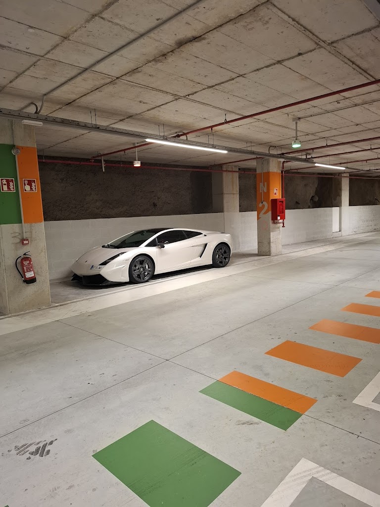 Aparcamiento Centro Comercial Vialia