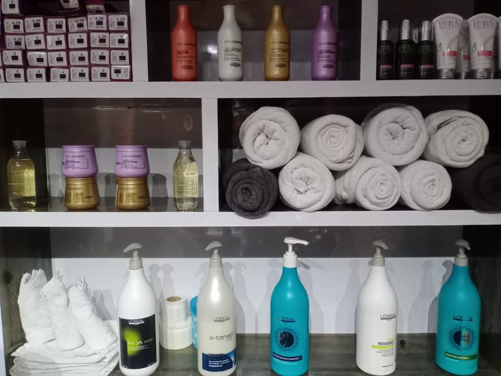 Looks The Family Salon Professional Best Salon In Daltonganj