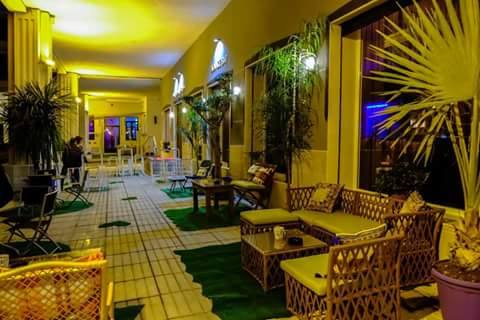 LOUNGE BAR MEDIA LUNA GUARDAMAR